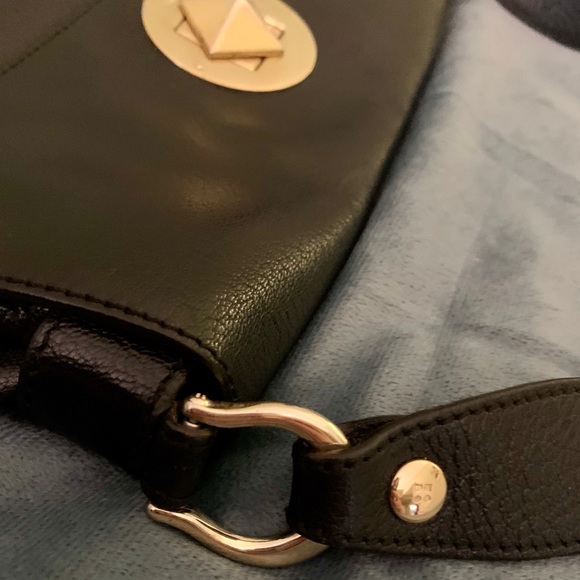Kate Spade black leather handbag w gold turn-clasp - Picture 3 of 6